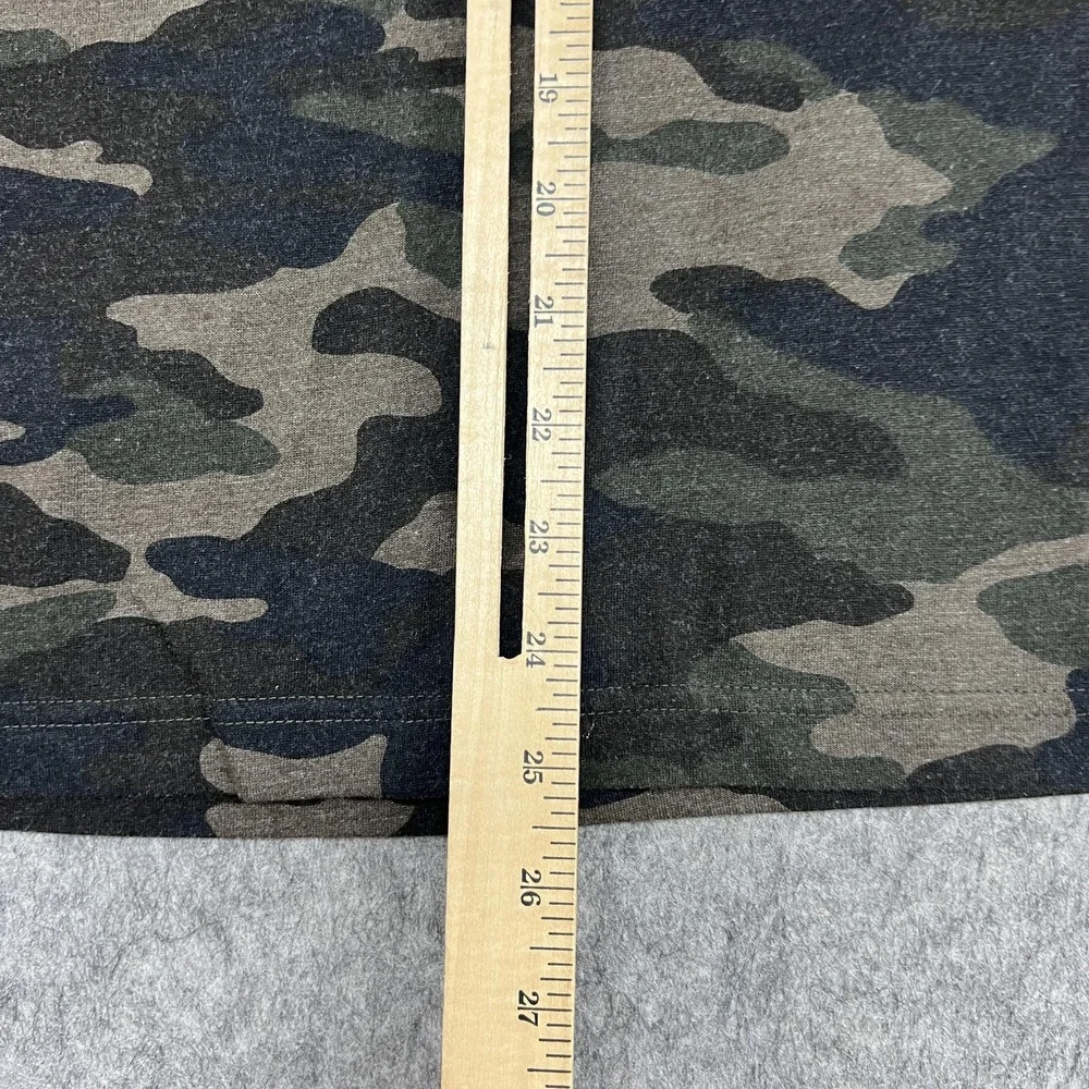 Banana Republic Shirt‎ Mens Medium Green Camouflage Crewneck Cotton Blend Tee